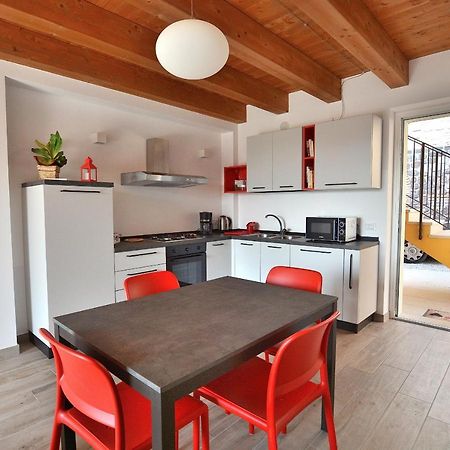 Red Apartment In Marciaga Di Costermano Εξωτερικό φωτογραφία