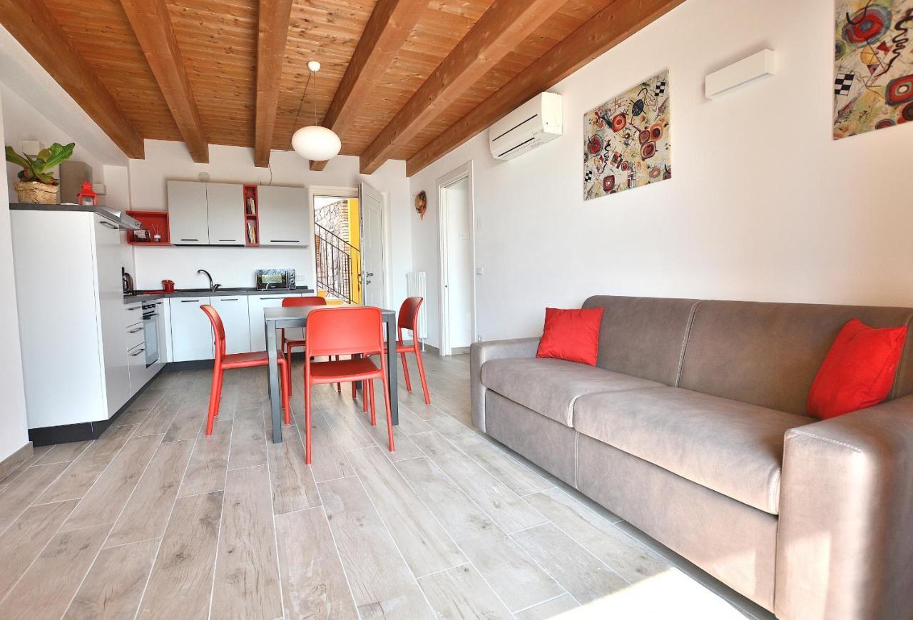 Red Apartment In Marciaga Di Costermano Εξωτερικό φωτογραφία
