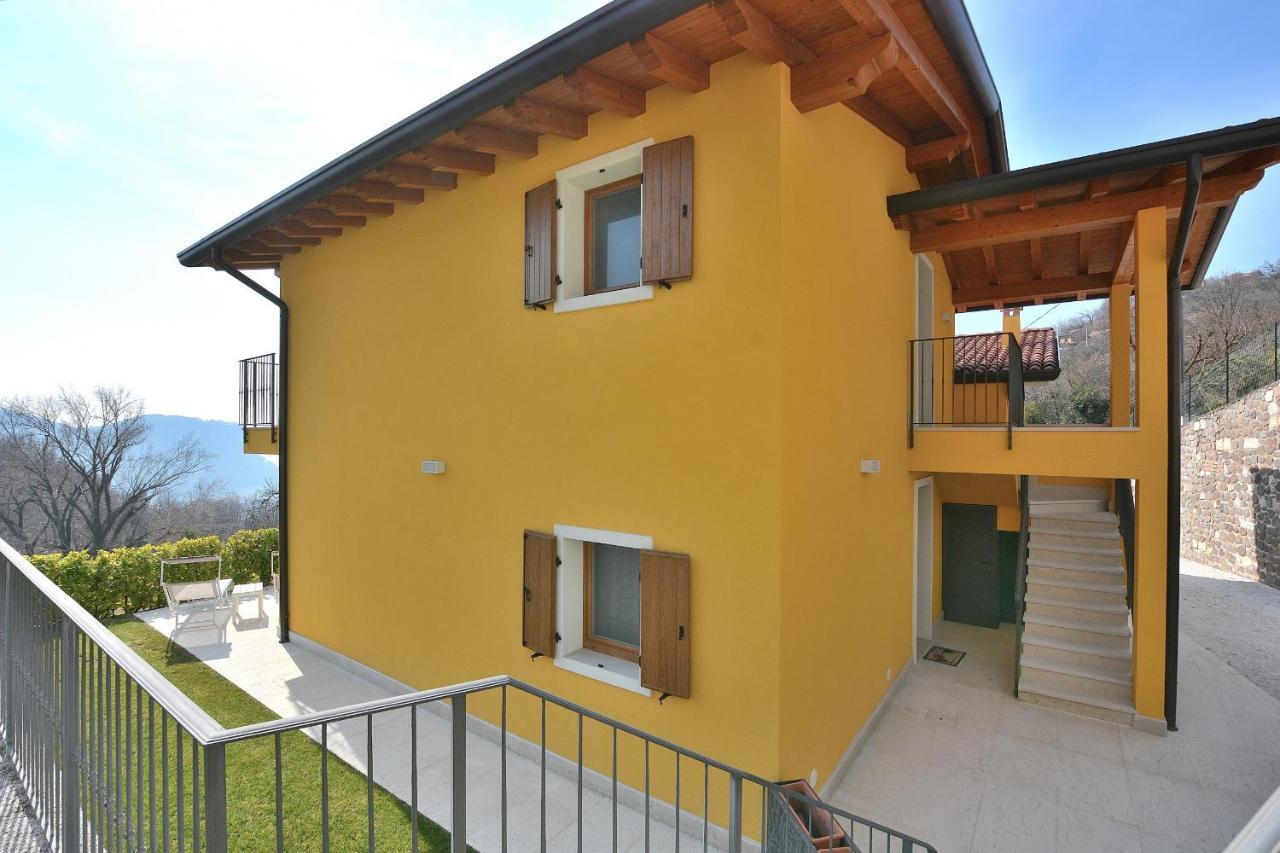 Red Apartment In Marciaga Di Costermano Εξωτερικό φωτογραφία