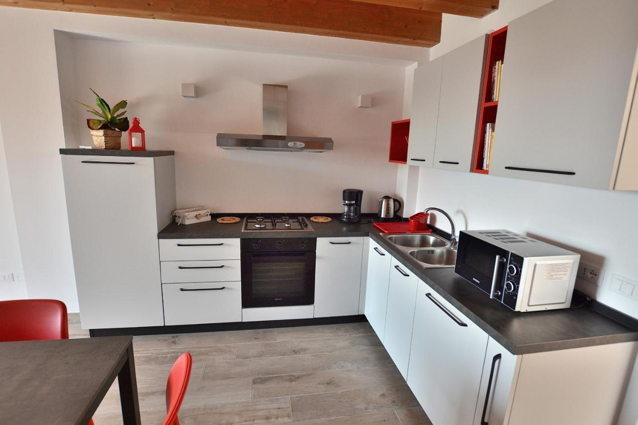 Red Apartment In Marciaga Di Costermano Εξωτερικό φωτογραφία