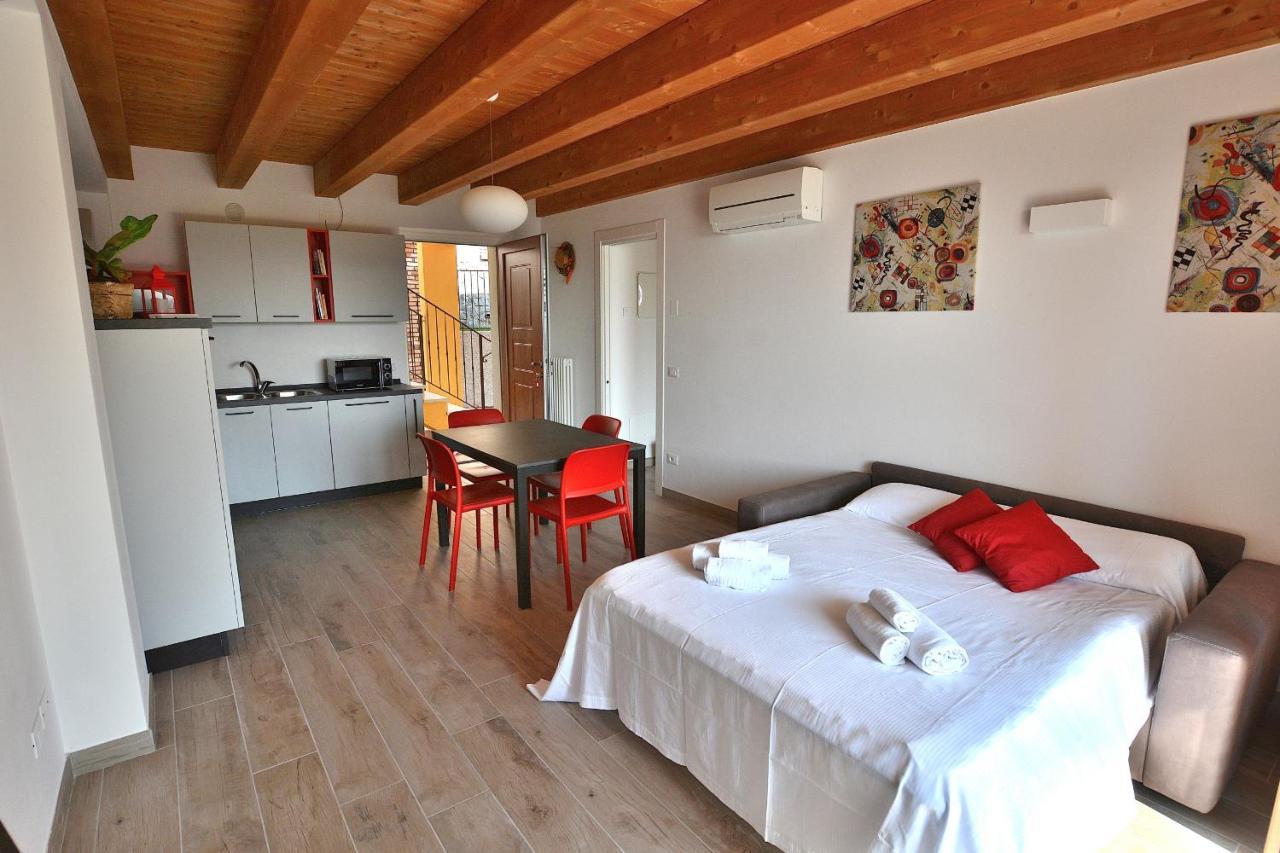 Red Apartment In Marciaga Di Costermano Εξωτερικό φωτογραφία